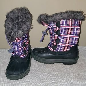 Snow boots